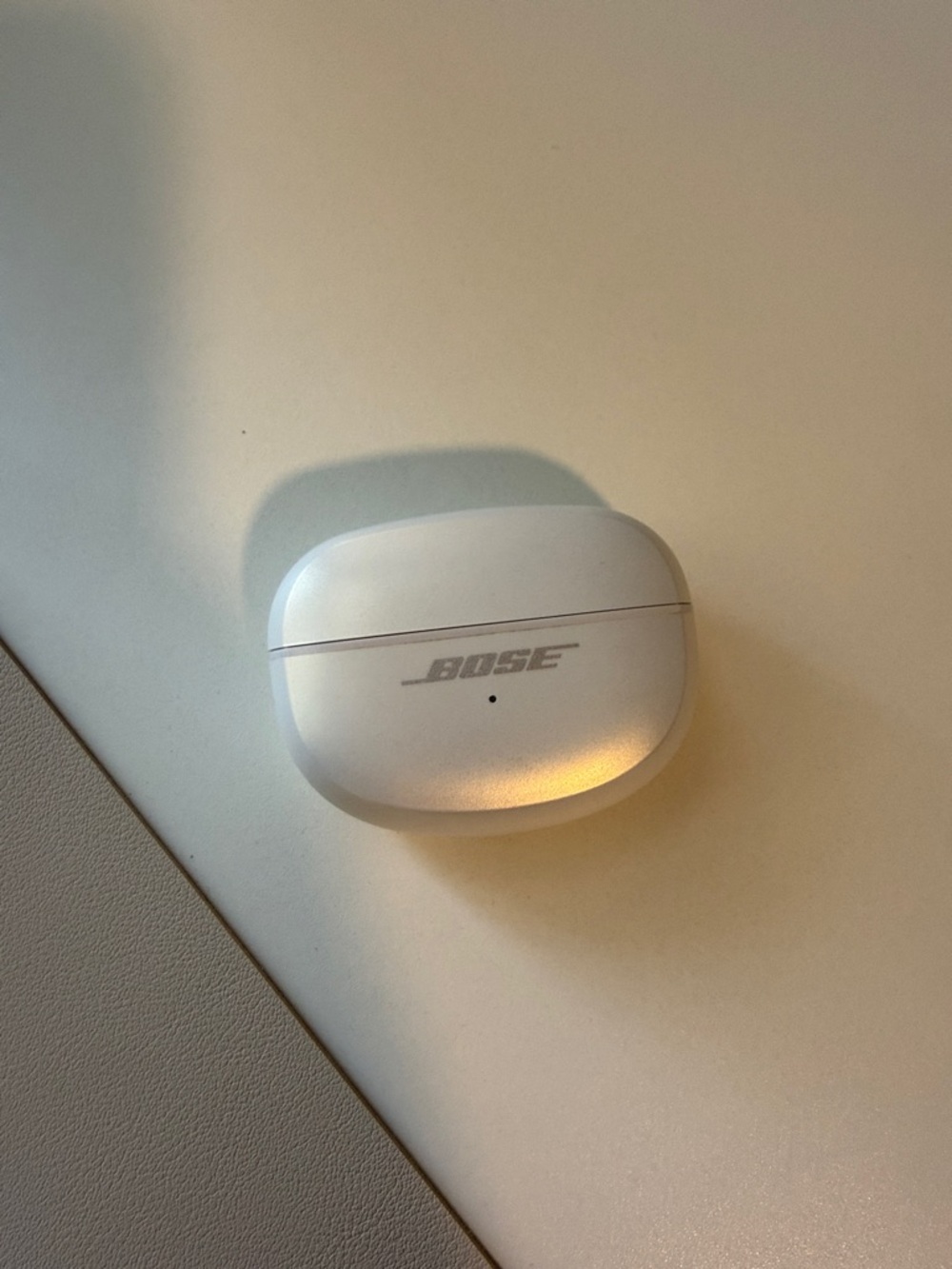 Bose White Wireless Earbuds Charging Case with Logo